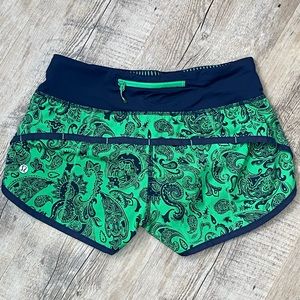 Lululemon green and blue paisley Speed Shorts size 2